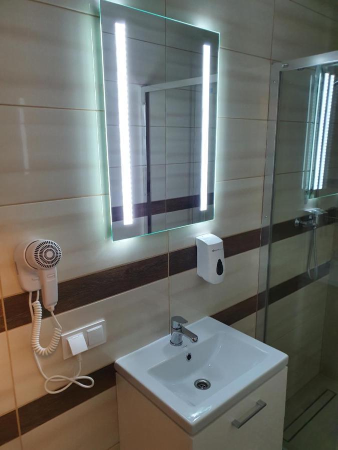 Hostel Mleczna - Metro Zacisze Varsovia Exterior foto
