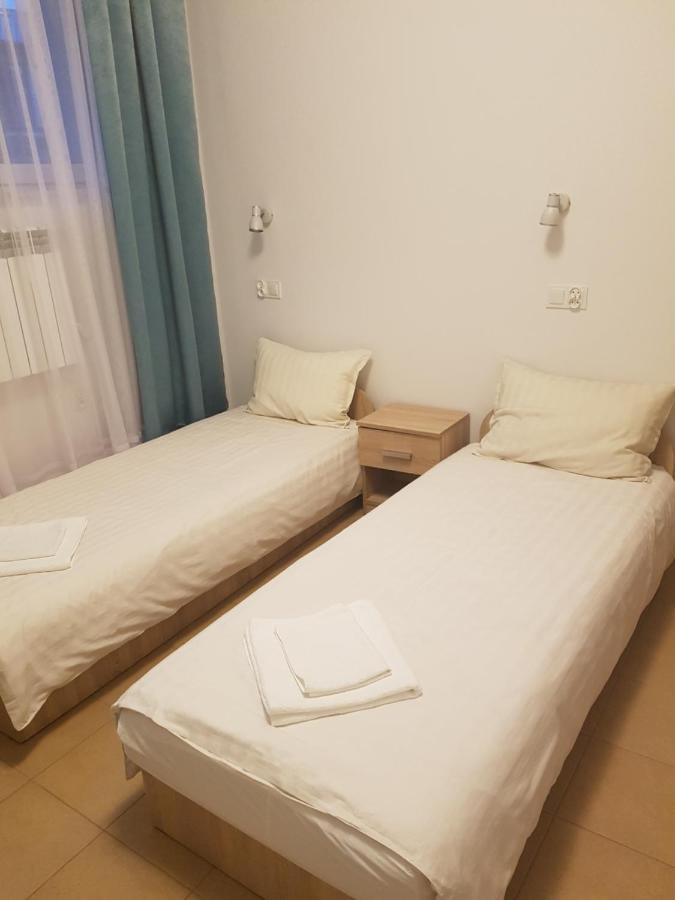 Hostel Mleczna - Metro Zacisze Varsovia Exterior foto
