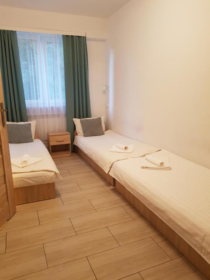 Hostel Mleczna - Metro Zacisze Varsovia Exterior foto