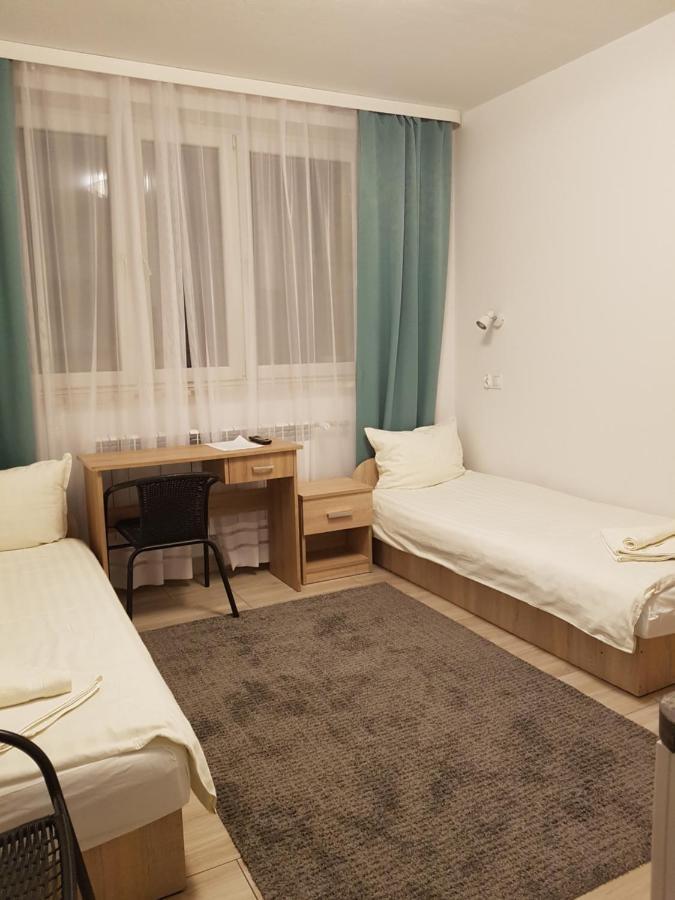 Hostel Mleczna - Metro Zacisze Varsovia Exterior foto