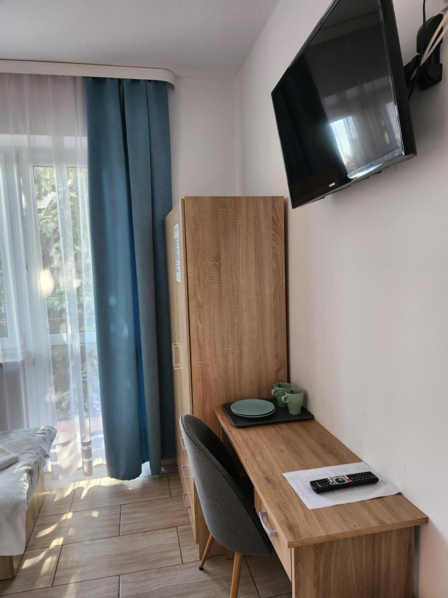 Hostel Mleczna - Metro Zacisze Varsovia Exterior foto
