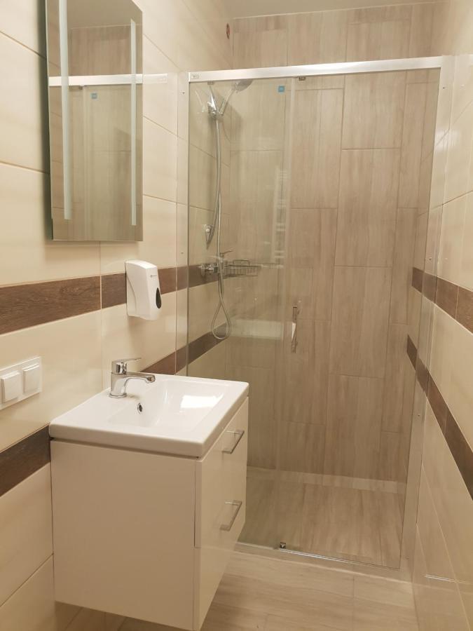 Hostel Mleczna - Metro Zacisze Varsovia Exterior foto